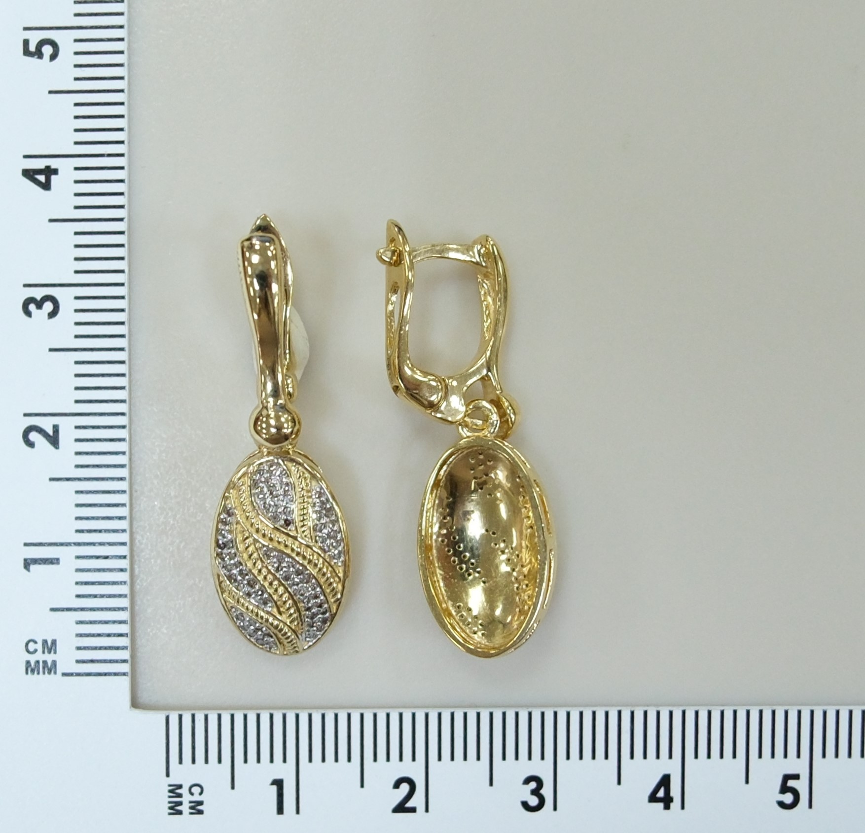 Серебряные серьги с бриллиантами